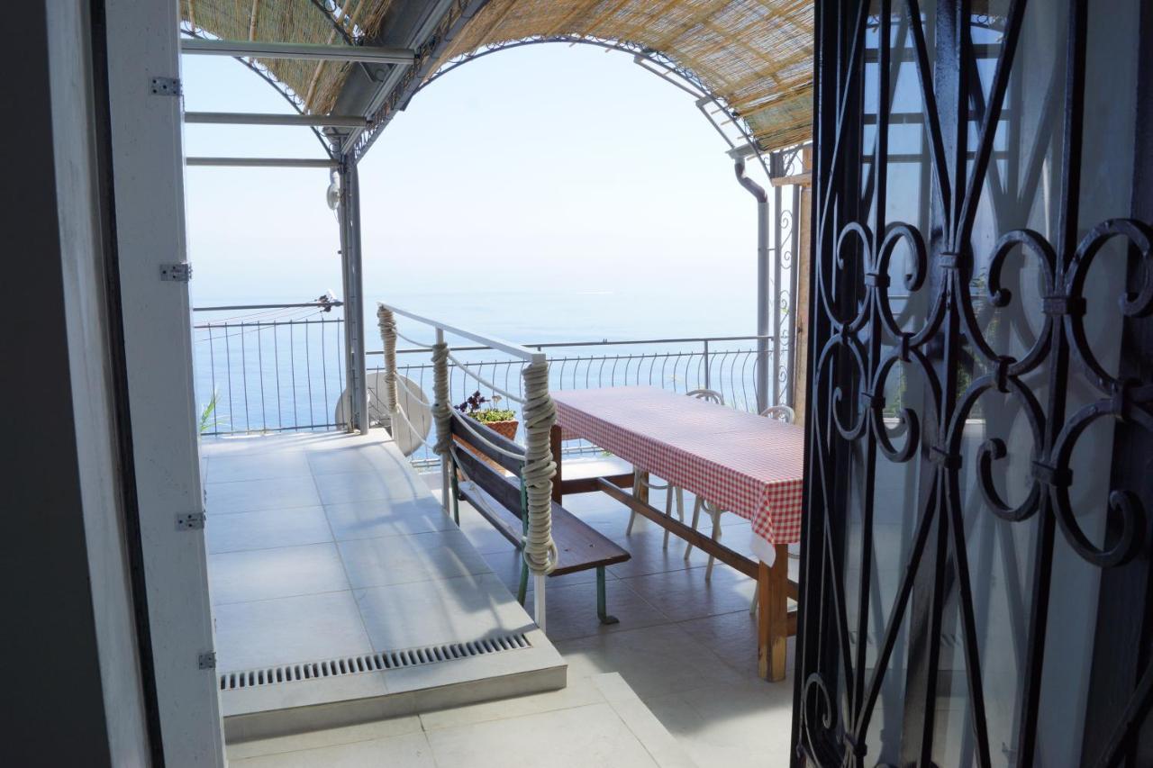 Total Sea View Grimaldi Apartment Ventimiglia Bagian luar foto
