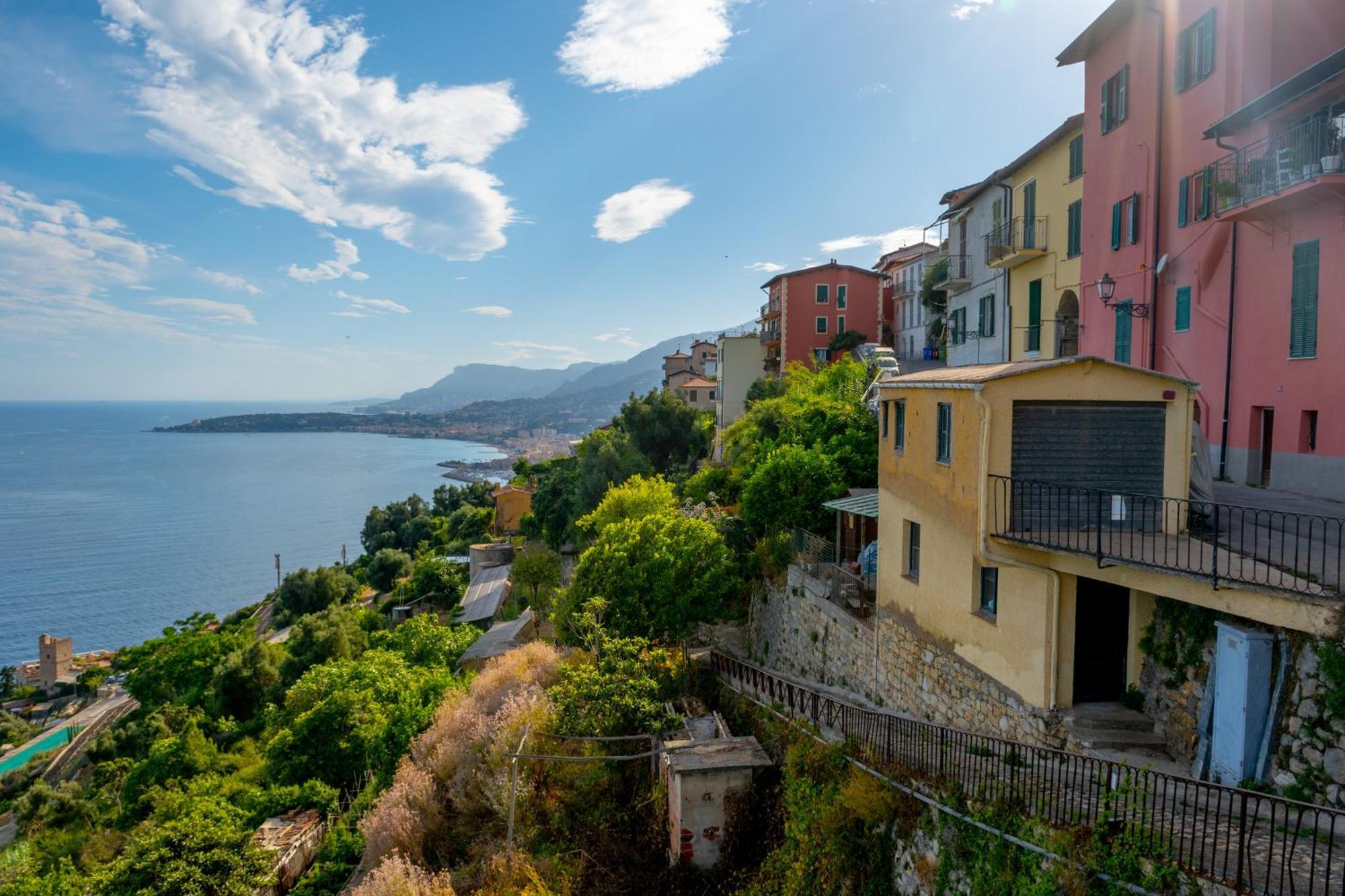 Total Sea View Grimaldi Apartment Ventimiglia Bagian luar foto